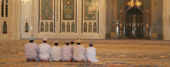 praying in the Sultan Qaboos Grand Mosque